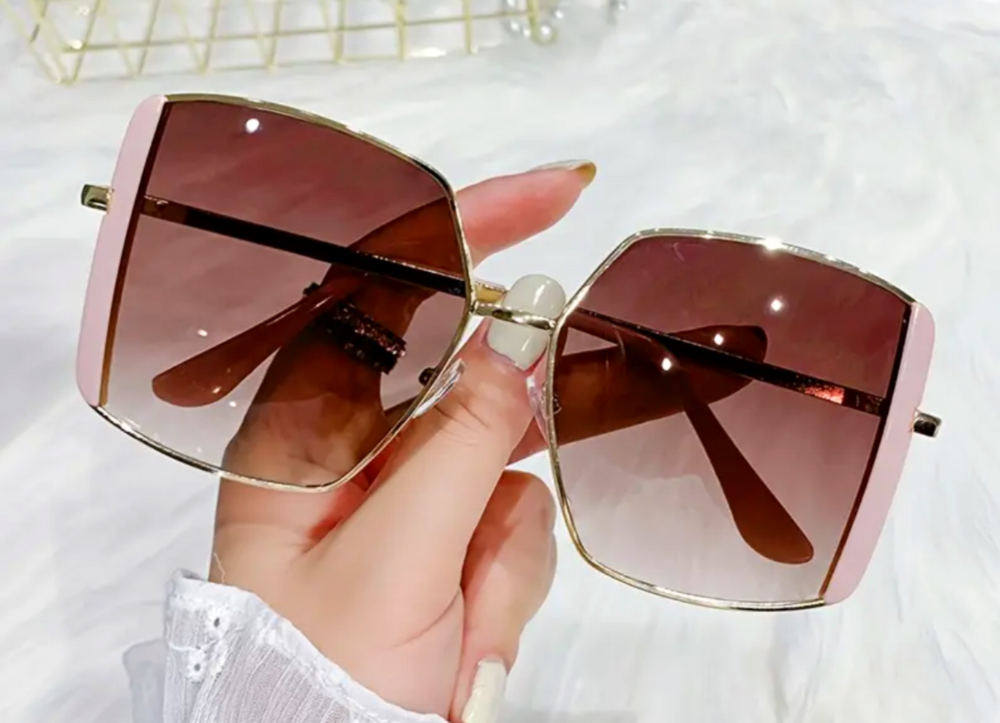 On The Edge oversized thin gold metal frame gradient tint sunglasses (pink)