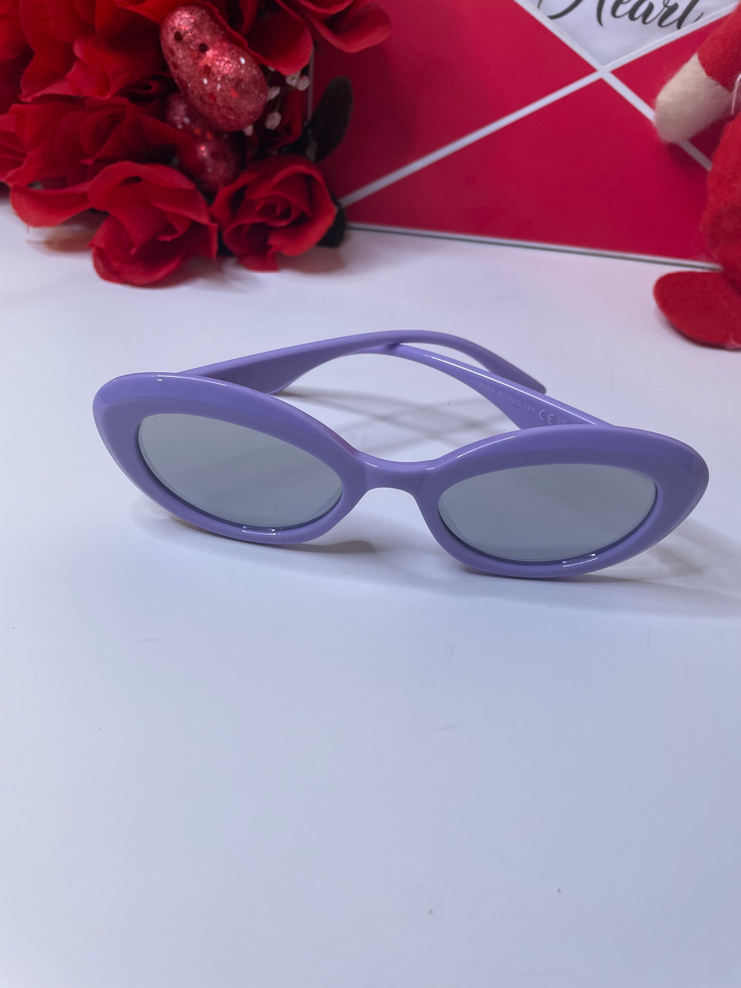 Shaded retro lightweight cat eye oval thin frame tinted sunglasses (color options)