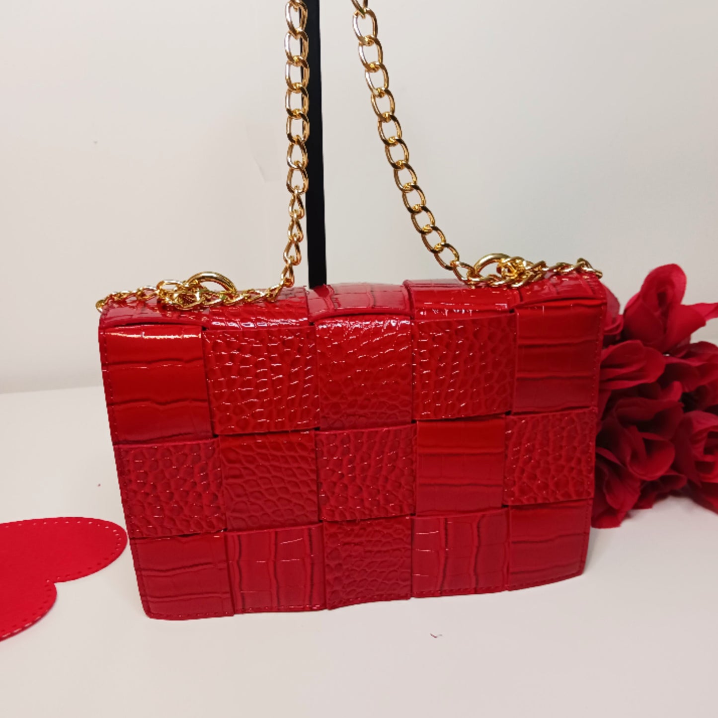 Ladylike crocodile pattern luxury gold chain crossbody PU leather shoulder bag (red)